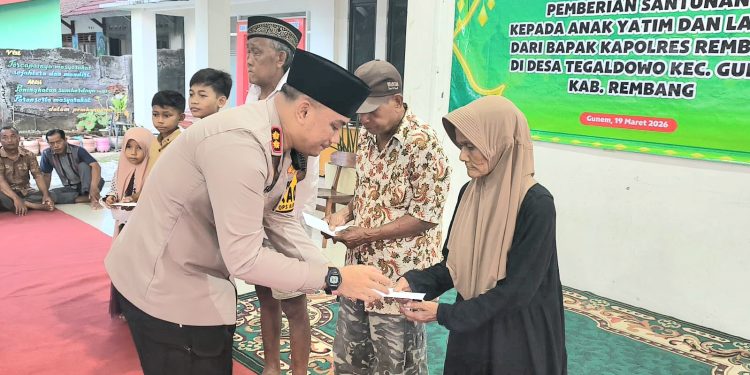Peduli Kasih, Kapolres Rembang Berikan Santunan untuk Anak Yatim dan Lansia di Desa Tegaldowo
