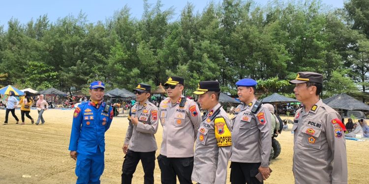 Kapolres Rembang Cek Langsung Pos Pengamanan Obyek Wisata Pantai Karang Jahe Beach