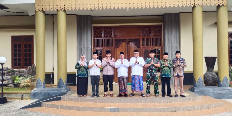Pererat Silaturahmi; Kapolres Rembang Bersama Forkopimda Hadiri Open House di Kediaman Bupati Rembang