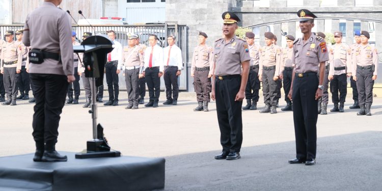 Dedikasi Tanpa Cela, Dua Personel Polres Rembang Terima Kenaikan Pangkat Pengabdian