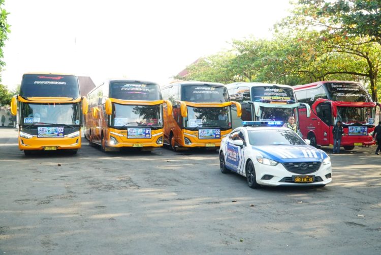 Pemkab Pati Berangkatkan 16 Bus Mudik Gratis