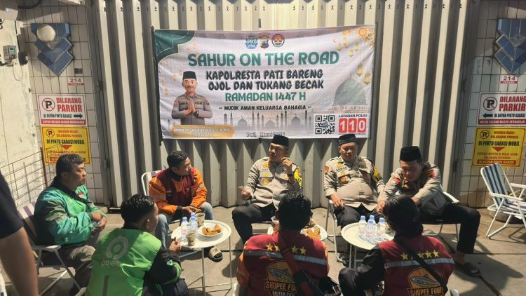 Sahur On The Road, Kapolresta Pati Pererat Silaturahmi dengan Komunitas Ojol dan Tukang Becak
