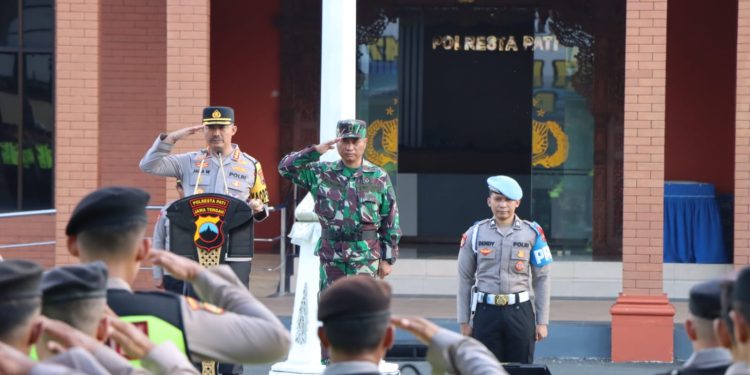 Amankan Malam Takbir, Kapolresta Pati Tekankan Humanisme dan Ketegasan dalam Apel Pergeseran Pasukan