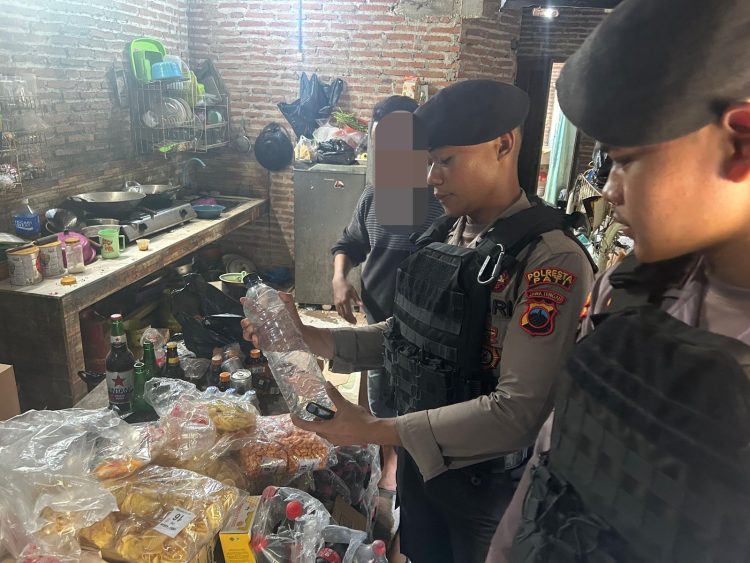 Razia Miras Tanpa Izin, Sat Samapta Polresta Pati Amankan Sejumlah Botol Minuman Beralkohol