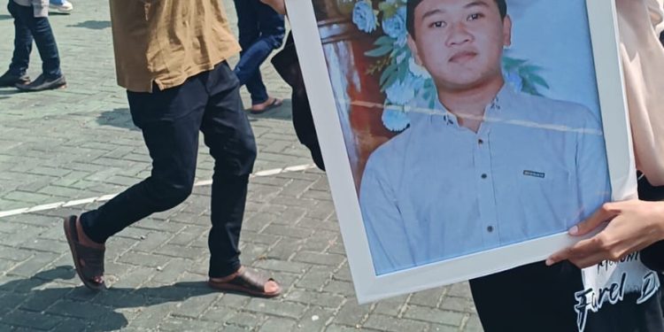 Vonis 3 Tahun Empat Terdakwa Kasus Tongtek Maut di Talun Kayen, Keluarga Korban Histeris