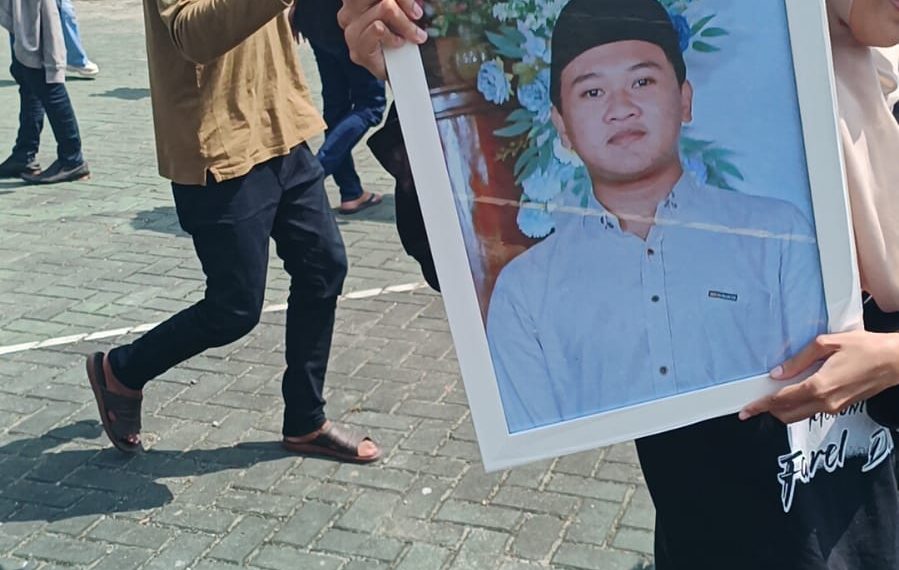 Vonis 3 Tahun Empat Terdakwa Kasus Tongtek Maut di Talun Kayen, Keluarga Korban Histeris