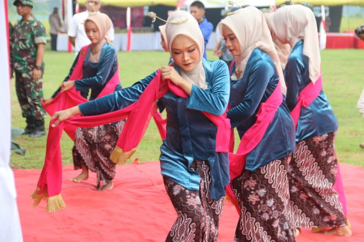 ‎Tari Gambyong SMK Al-Fallah Curi Perhatian di Pembukaan TMMD ke-128 Pati