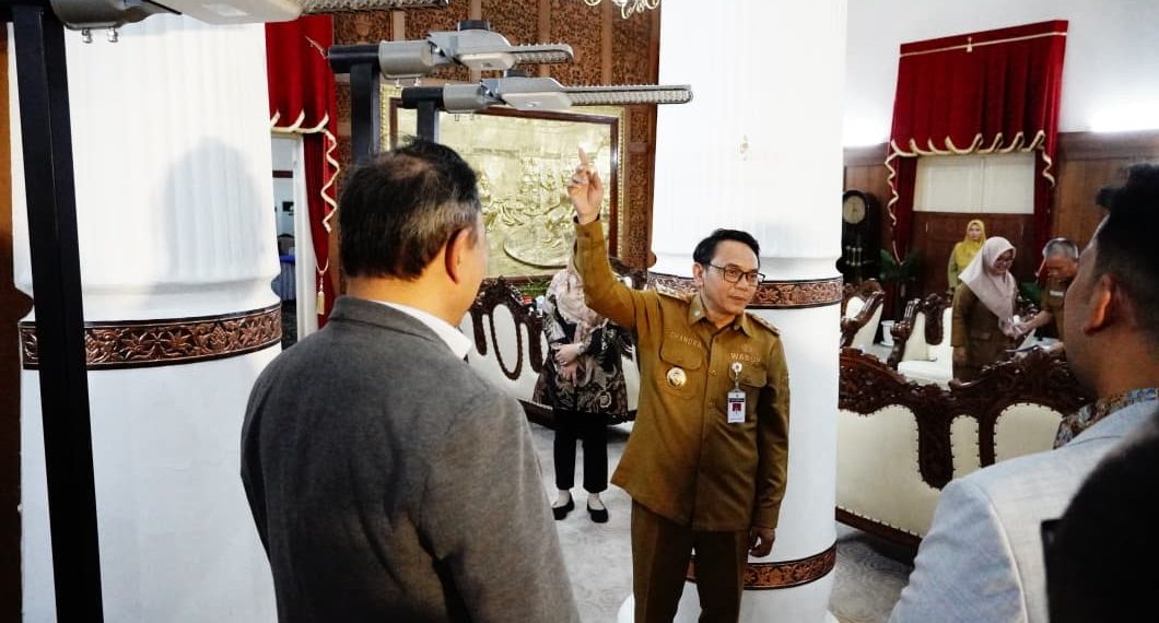 Hibah 20 Lampu Tenaga Surya, Bakal Dipasang di Alun-alun Kembang Joyo, Stadion Joyokusumo, dan GOR Pesantenan