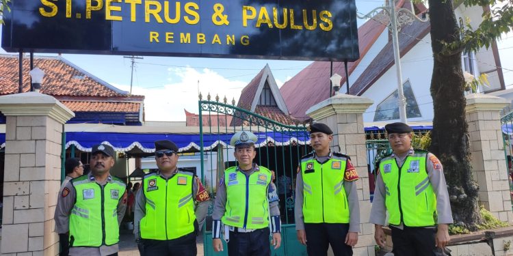 Polres Rembang Amankan Ibadah Wafat Isa Al-Masih dan Paskah di Gereja Paroki St. Petrus dan Paulus