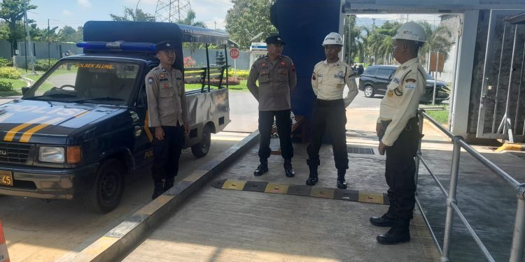 Patroli Pemukiman, Polsek Sluke Tingkatkan Keamanan di Wilayah PLN Nusantara