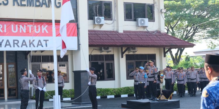 Upacara Hari Kesadaran Nasional di Polres Rembang Berlangsung Khidmat, Wakapolres Tekankan Profesionalisme