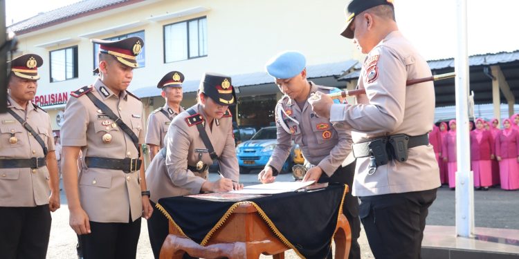 Upacara Sertijab dan Kenal Pamit Pejabat Utama Polres Rembang Berlangsung Khidmat