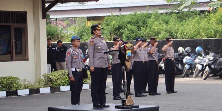Wakapolres Rembang Tekankan Disiplin Dasar Personel saat Apel Pagi Pimpinan