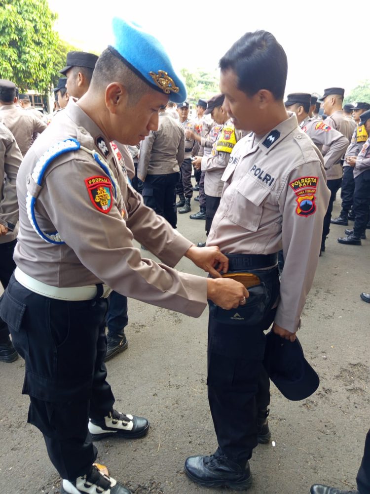 Pengecekan Ketat Propam, Personel Pelayanan Dipastikan Tidak Bawa Senpi dan Benda Berbahaya