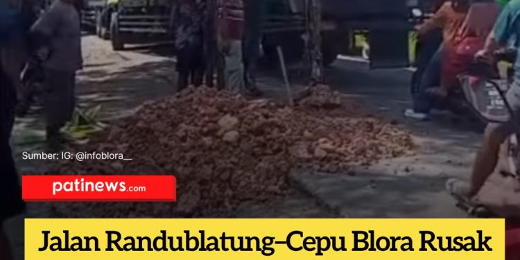 Jalan Randublatung–Cepu Blora Rusak Parah, Warga Tanam Pohon Pisang dan Gelar Aksi Protes