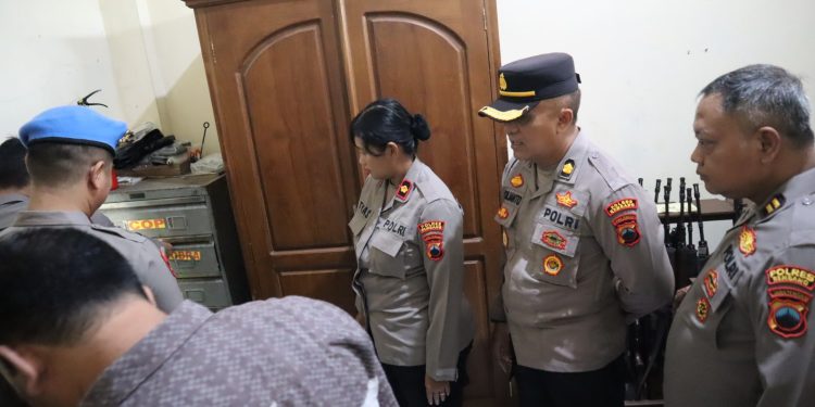 Wakapolres Rembang Cek Gudang dan Administrasi Senpi Dinas, Pastikan Pengelolaan Sesuai SOP