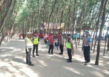 Polres Rembang Laksanakan Pengamanan Wisata Pantai Wates Saat Libur Kenaikan Yesus Kristus