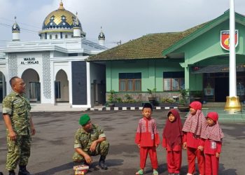 Tanamkan Nilai Kebangsaan Sejak Dini, Anak-anak KB RA Yaa Bunayya Kunjungi Kodim 0714/Salatiga