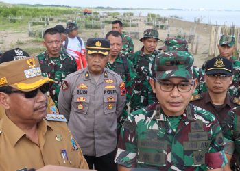 Hijaukan Pesisir Rembang, Kabag SDM Ikuti Aksi Penanaman Mangrove Tahun 2026