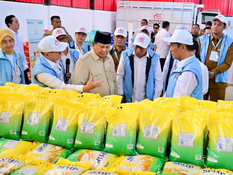 Tanggapi Rupiah Anjlok 17.600, Prabowo: Rakyat Desa Tak Pakai Dolar