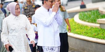 Sholat Idul Adha Pakai Sarung Batik Bakaran, Plt Bupati Pati Ajak Warga Dukung UMKM Lokal