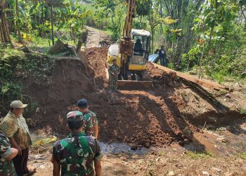 Pastikan Pembangunan Berjalan Lancar, Dandim 0718/Pati Cek Jembatan Garuda Desa Pohgading