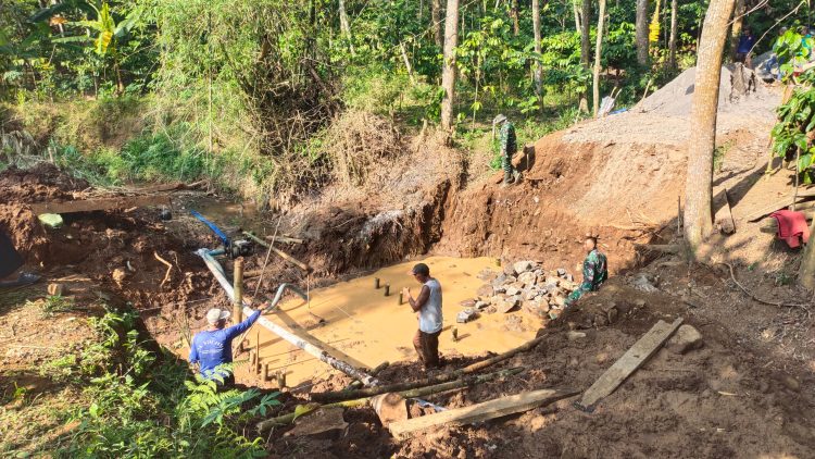 Tahap Awal Pembangunan Jembatan Garuda, Kodim 0718/Pati Fokus Pekerjaan Pondasi