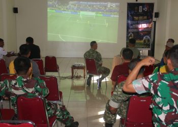 Suasana Hangat Nobar Sepak Bola, Dandim 0718/Pati Ajak Masyarakat Perkuat Kebersamaan