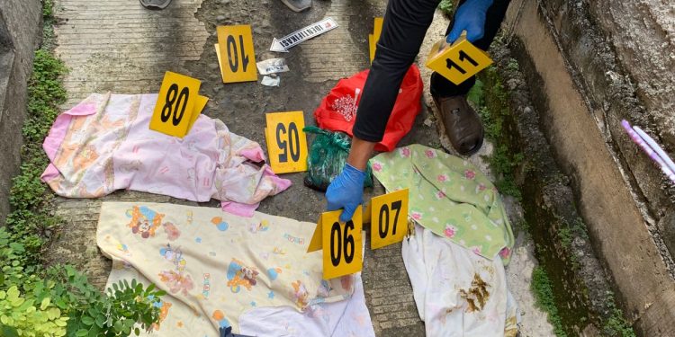 Geger! Bayi Laki-Laki Ditemukan di Dalam Tas Belanja, Warga Juwana Heboh