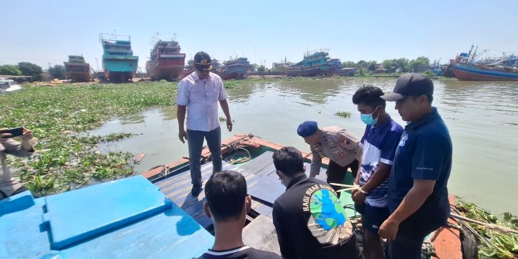 Terbongkar! Komplotan Pencuri Solar Kapal Nelayan di Juwana Beraksi Saat Kapal Tambat Labuh