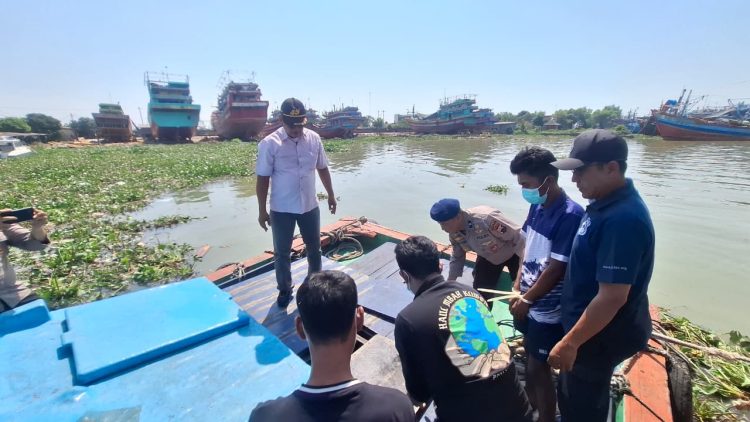Terbongkar! Komplotan Pencuri Solar Kapal Nelayan di Juwana Beraksi Saat Kapal Tambat Labuh