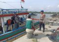 Satpolairud Polres Rembang Patroli Dermaga, Ingatkan Nelayan Utamakan Keselamatan Saat Melaut