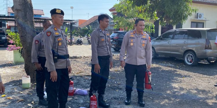 Kapolres Rembang Pimpin Pelatihan Penggunaan APAR untuk Tingkatkan Kesiapsiagaan Personel
