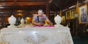 Peringati Hari Bhayangkara ke-80, Kapolri Ziarah ke Makam Presiden ke 2 R.I H.M. Soeharto dan Ibu Tien Soeharto di Astana Giribangun