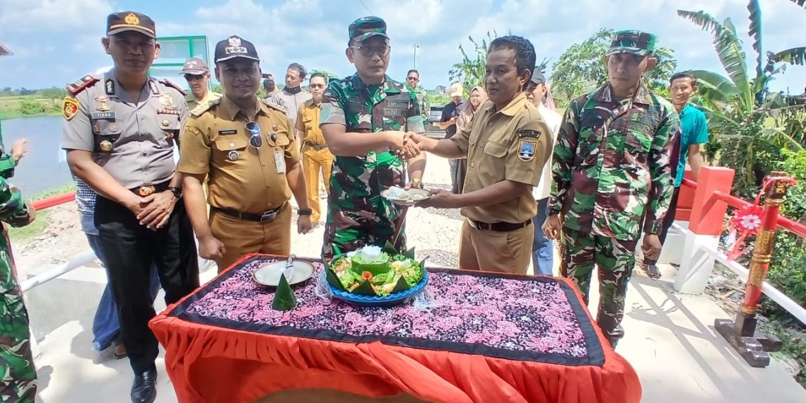 Kapolsek Rembang Kota Hadiri Peresmian Jembatan Garuda Merah Putih di Desa Kasreman