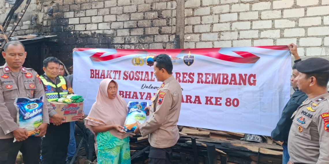 Polsek Sulang Salurkan Bantuan Sosial kepada Korban Kebakaran Rumah dalam Rangka HUT Bhayangkara ke-80