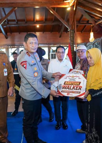 Kapolda Jateng Pimpin Puncak Bakti Kesehatan Hari Bhayangkara ke-80 di Tegal, Hampir Seribu Warga Nikmati Layanan Gratis