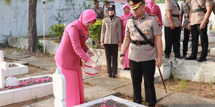Jelang Hari Bhayangkara ke-80, Polres Rembang Gelar Ziarah dan Tabur Bunga di TMP Giri Bhakti