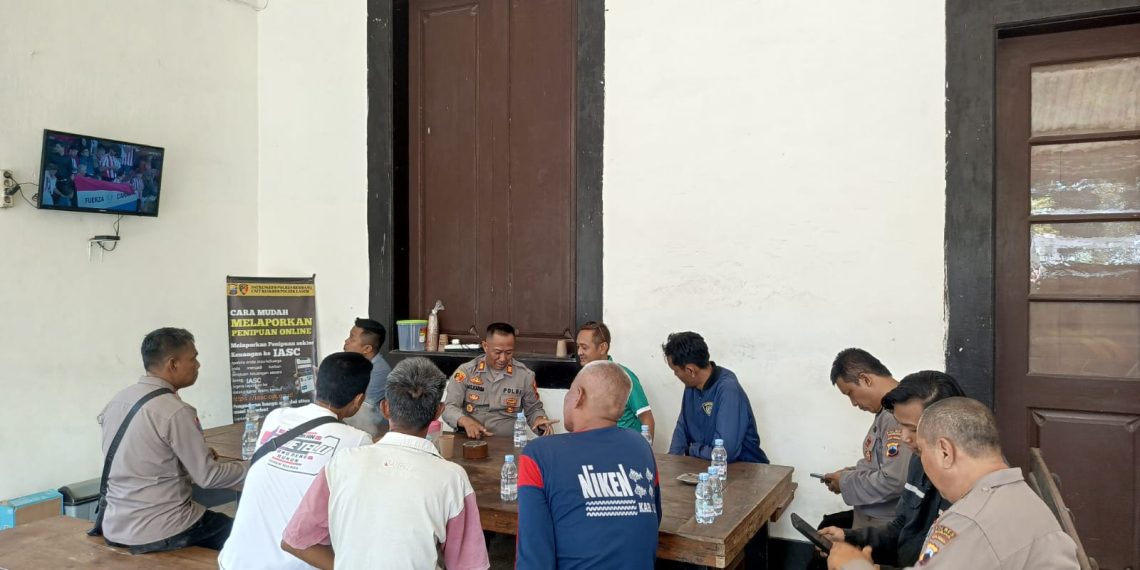 Kapolsek Lasem Gelar Nobar Piala Dunia Bersama Warga, Pererat Silaturahmi dan Jaga Kondusivitas Kamtibmas