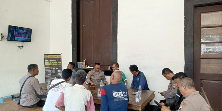 Kapolsek Lasem Gelar Nobar Piala Dunia Bersama Warga, Pererat Silaturahmi dan Jaga Kondusivitas Kamtibmas