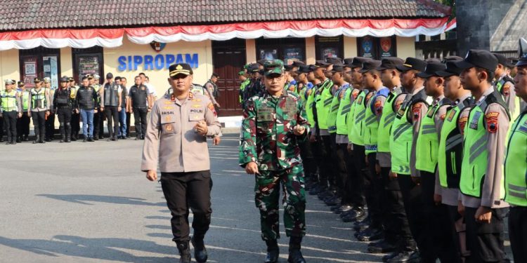 Polres Rembang Gelar Apel Pengamanan Pelantikan Calon Warga Baru PSHT Parluh-17