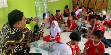 UM Bersinergi dengan Sekolah Dasar di Kabupaten Pati Wujudkan Sekolah Berkelanjutan melalui Komposter Sederhana