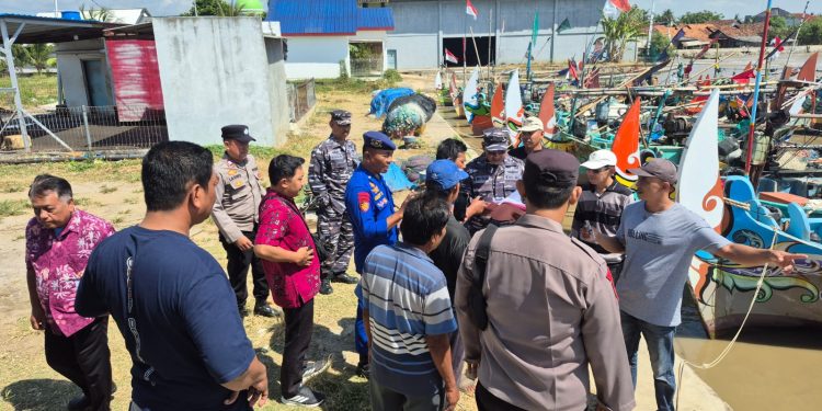 Cegah Kebocoran Distribusi Solar Subsidi, Satpolairud Polresta Pati Verifikasi QR Code Nelayan