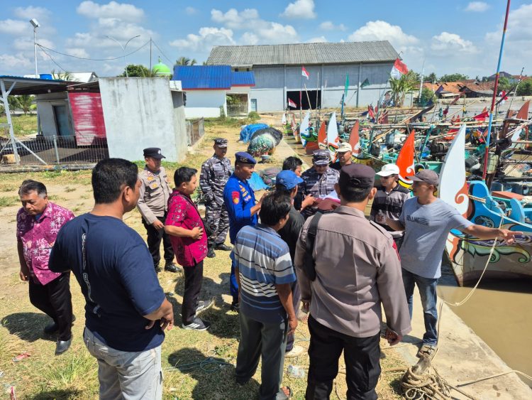 Cegah Kebocoran Distribusi Solar Subsidi, Satpolairud Polresta Pati Verifikasi QR Code Nelayan