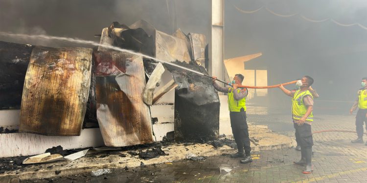 70 Persen Area Pabrik PT Dua Putra Utama Makmur Pati Terbakar, Penyebab Masih Diselidiki