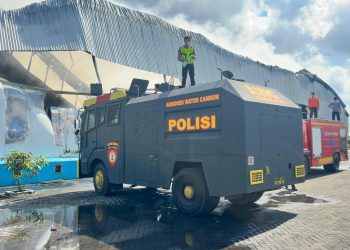 Kebakaran Hebat Landa Pabrik Ikan Dua Putra Pati, Polisi dan Tim Gabungan Lakukan Pemadaman