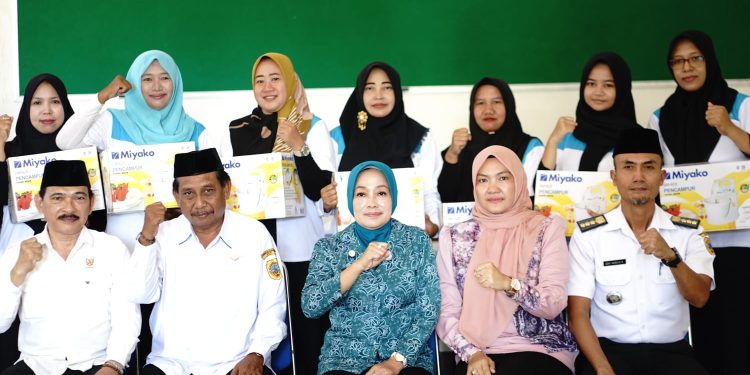 Modal Usaha Dibagikan! Ibu-Ibu PKK Pucakwangi Dapat Bantuan Mixer, Siap Bangun Bisnis Kuliner
