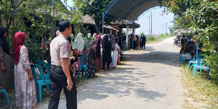 Polres Rembang Laksanakan Pengamanan Kedatangan Jenazah Korban Kecelakaan Laut di Kecamatan Sumber