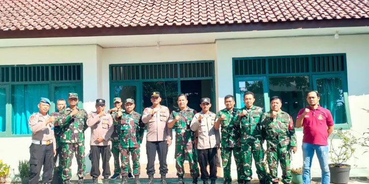 Kapolsek Gunem Jalin Silaturahmi dengan Koramil 10/Gunem, Perkuat Sinergitas TNI-Polri