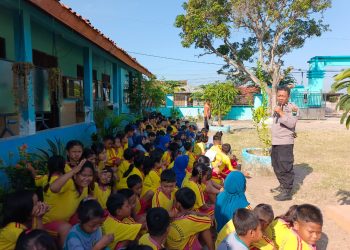 Cegah Bullying Sejak Dini, Polsek Kragan Tanamkan Karakter Positif kepada Siswa SD Kendalagung